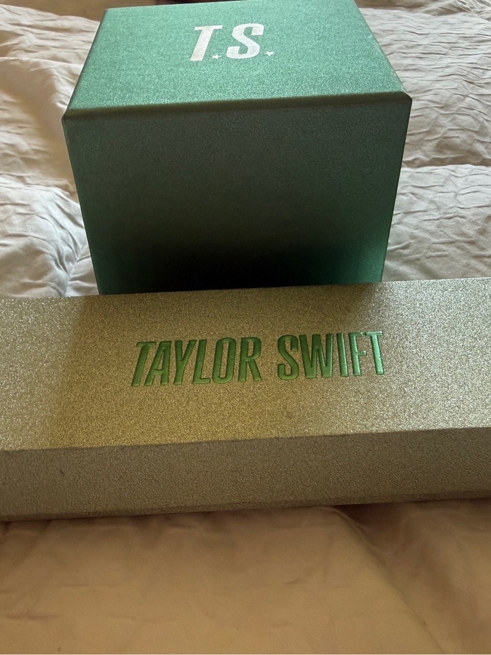 Taylor Swift Gift Box Set - Picture 2 of 2